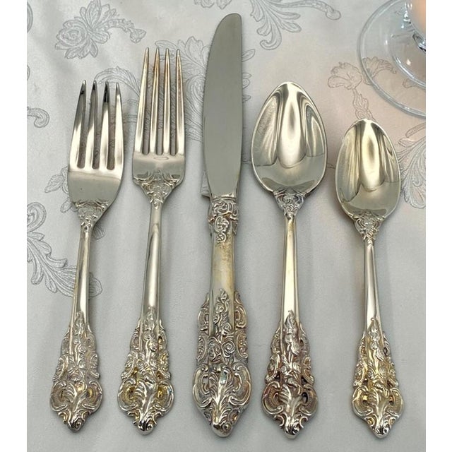 “Baroque by Godinger” Silverplate 65-Piece Flatware Set: Service for 12 With Serving Pieces and Vintage Storage Chest For Sale - Image 17 of 18