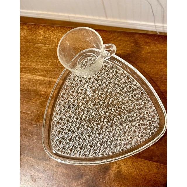 Mid 20th Century Indiana Glass Daisy and Button Pattern Snack Plates and Cups - Set of 7 For Sale - Image 11 of 12