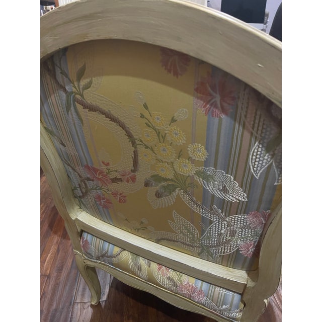 Mid 20th Century French Provincial Floral Louis XV Style Bergere Cabriole Armchair For Sale In Savannah - Image 6 of 12