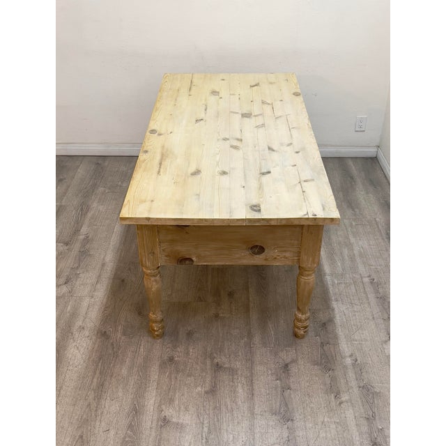 Beautiful rustic pine table in good vintage condition