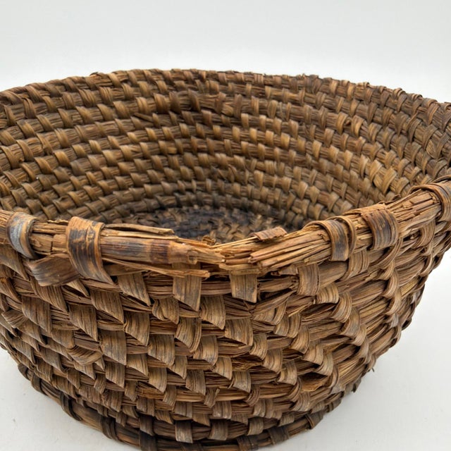 Farmhouse Antique Pennsylvania Coiled Rye Straw Basket, 19th Century, Lancaster County For Sale - Image 3 of 13