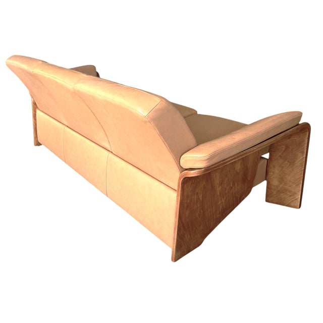 Ekornes Stressless Pegasus Reclining Sofa in Camel Leather & Sculptural Wood Frame – Norway, 1980s For Sale - Image 9 of 12