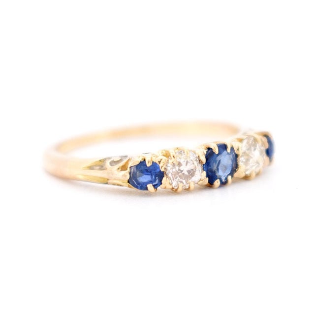 French 1900 - 1909 Belle Époque Jarretière Ring, 18-Carat Gold, Natural Sapphires and Diamonds, Size 6.75 For Sale - Image 3 of 6