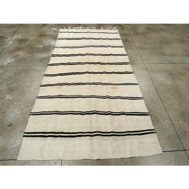 Mid 20th Century Galerie Shabab Collection Mid-20th Century Turkish Flatweave Kilim Gallery Rug For Sale - Image 5 of 10