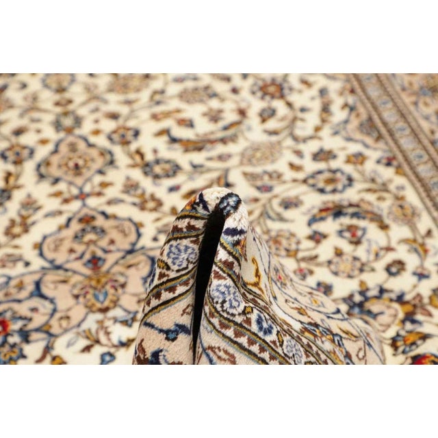 Middle Eastern Rug in Pure Wool For Sale - Image 9 of 11