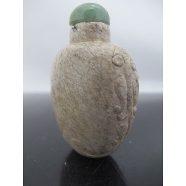 19th Century Chinese Qing Chicken Bone Jade Dragon Carved Snuff Bottle With Green Jade Top For Sale - Image 5 of 11