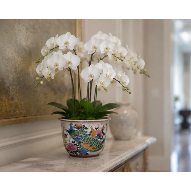 White Vintage Chinoiserie Ceramic Peacock and Peony Fishbowl Jardinier Vase For Sale - Image 8 of 12