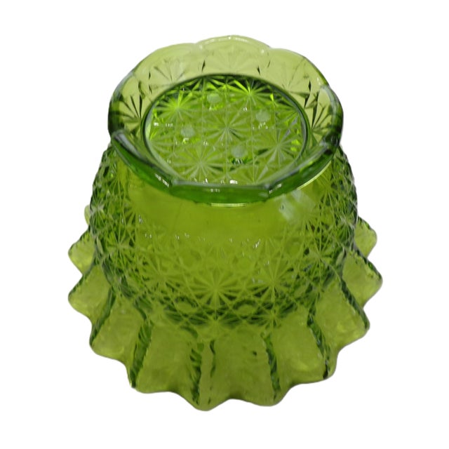 1920s Green Glass Ruffled Edge Daisy O& Button Pattern 3.5" Tall Bowl (Magnesiium) by L E Smith For Sale - Image 6 of 11