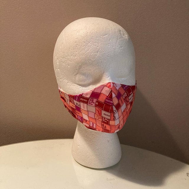 Hermes Cherry Red Bolduc Au Carre Silk Scarf face mask For Sale In Philadelphia - Image 6 of 9