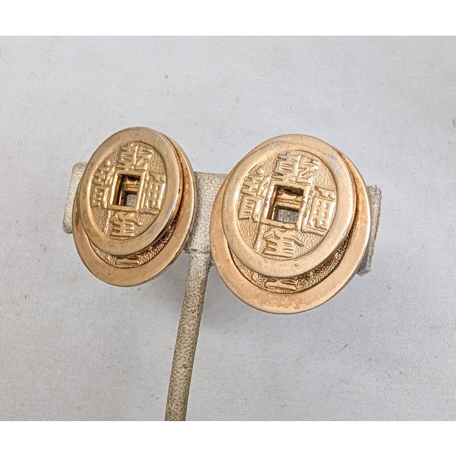 Napier Vintage Signed Napier Doris Day Goldtone Two Stacked Asian Coins Clip Earrings- 2 Pieces For Sale - Image 4 of 6