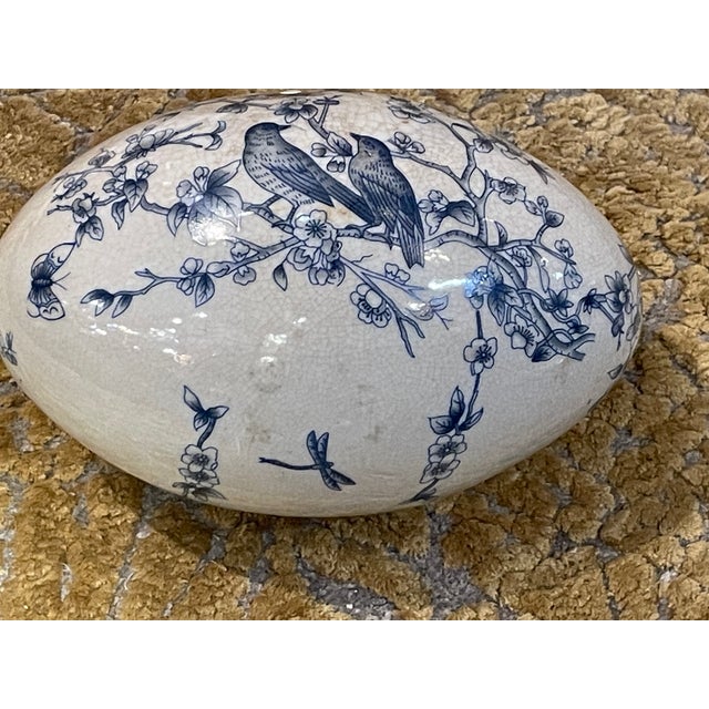 Decorative Crackle Porcelain Egg, in Very Good conditions. Designed before 1890