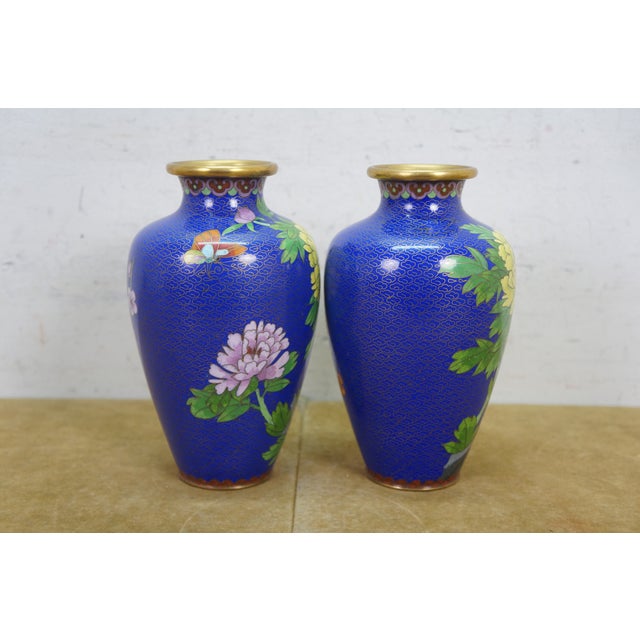 Early 20th Century Early 20th Century Pair of Chinese Cloisonne Cobalt Blue Floral Peonies Butterfly Vases Urns 7" For Sale - Image 5 of 13
