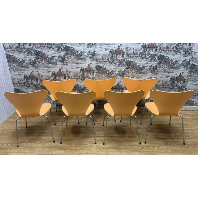 Yellow Mid Century Modern Arne Jacobsen Series 7 Chair for Fritz Hansen - Set of 7 For Sale - Image 8 of 12
