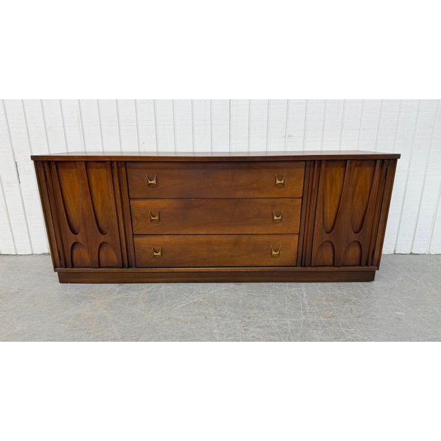 Mid-Century Modern Mid-Century Modern Broyhill Brasilia Sideboard For Sale - Image 3 of 13