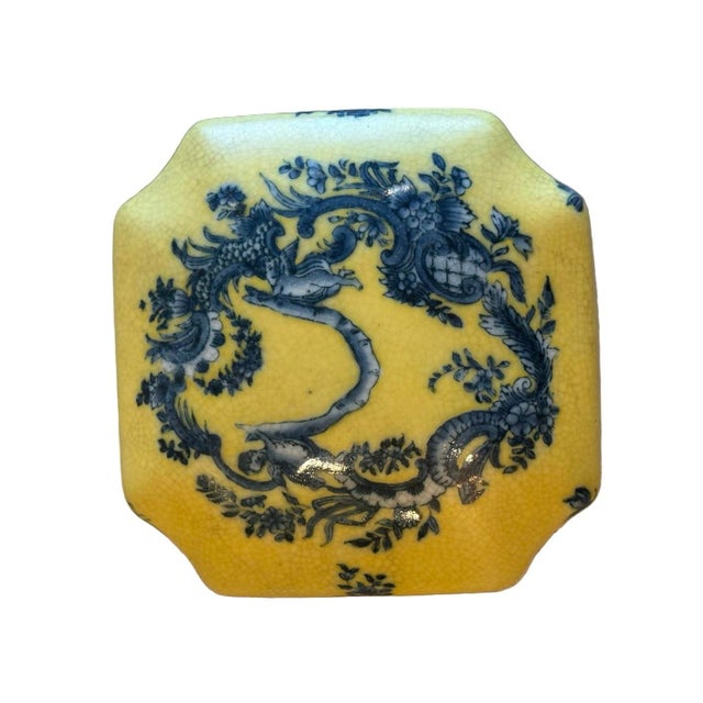 Vintage Wong Lee 1895 Chinoiserie Rococco Yellow & Blue Porcelain Ormolu Bronze Decorative Container For Sale - Image 9 of 12