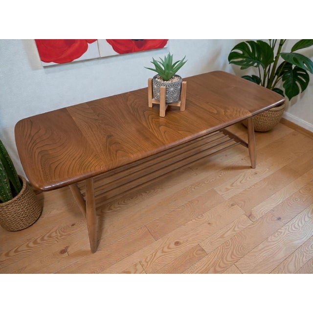 Ercol Mid-Century Modern Plank Coffee Table in Elm by Lucian Ercolani for Ercol, 1970s For Sale - Image 4 of 16