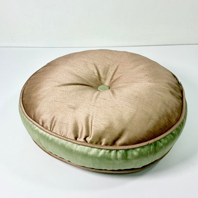 Taupe 1960s Mid-Century Hollywood Regency Boho Chic Round Silk Pleated Button Decorative Pillow. For Sale - Image 8 of 13