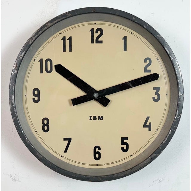 Metal Industrial Dark Grey Factory Wall Clock from IBM, 1950s For Sale - Image 7 of 18