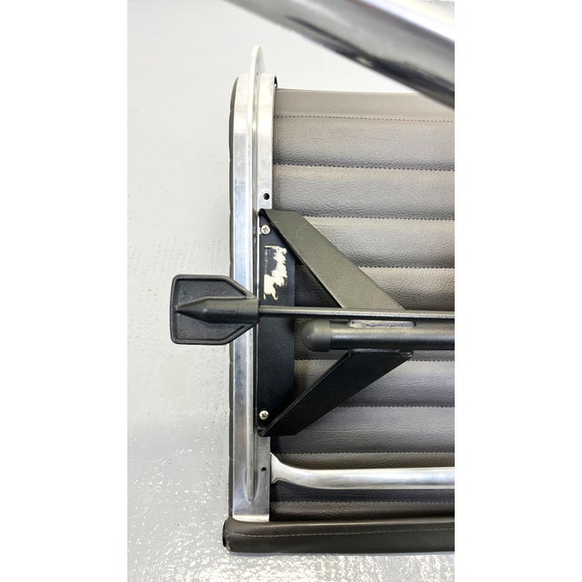 EA117 Office Chair by Charles & Ray Eames for Herman Miller, 1980s For Sale - Image 10 of 12