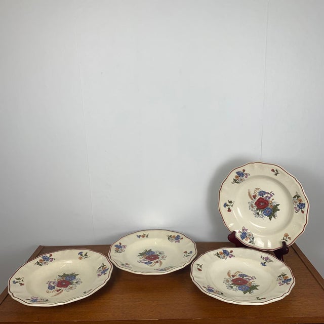 Set of 4 Sarreguemines soup plates, "Agreste" model, 1920/50 Dimensions: Diameter: 25 cm Height: 4 cm Antique objects,...