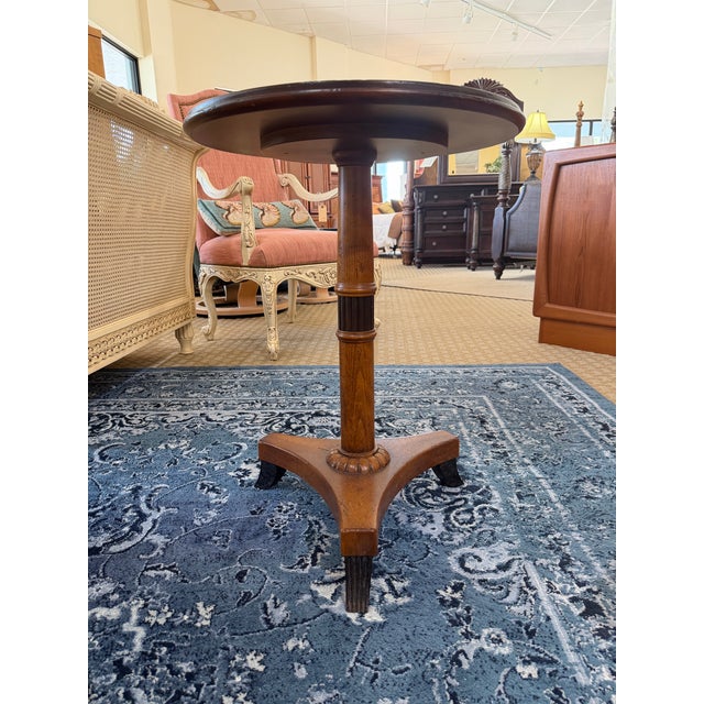Neoclassical Late 20th Century Milling Road for Baker Furniture Regency Pedestal Side Table With Glass Top For Sale - Image 3 of 7