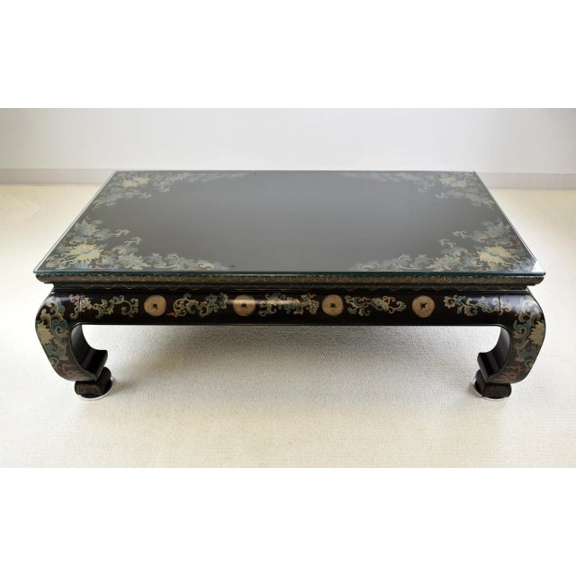 John Widdicomb Mid-20th Century Ming-Styled Coffee Table With Tempered Glass Top Painted in Floral Design With Glided Wreath Detailing For Sale - Image 12 of 12