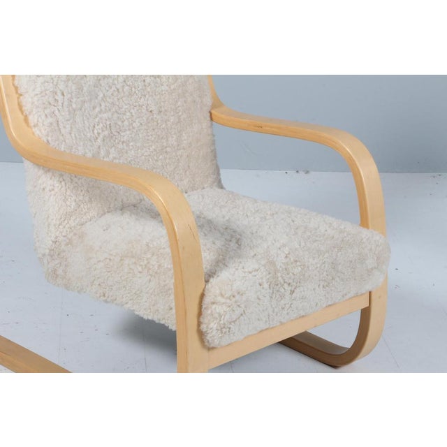 402 Series Art Armchair in Lambskin attributed to Alvar Aalto for Artek, 1960s For Sale - Image 3 of 6