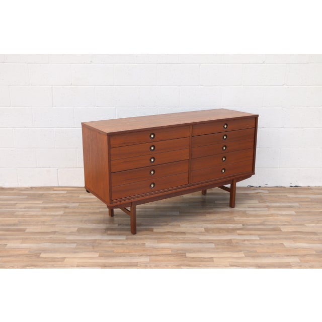 Mid-Century Modern 6-Drawer Walnut Dresser by United Furniture | Refinished Credenza, Circa 1960s For Sale - Image 9 of 18