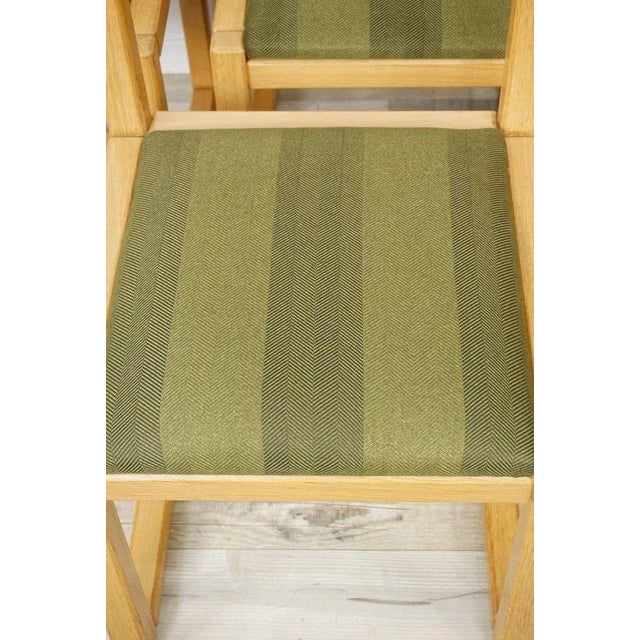 Set of 6 modernist chairs with a graphic and geometric structure, square section, sled base, sculpted backrest following...