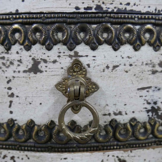 1980s White Wood Nightstand With 3 Drawers | Rustic Farmhouse Bedside Table for Bedroom Decor For Sale In Houston - Image 6 of 8