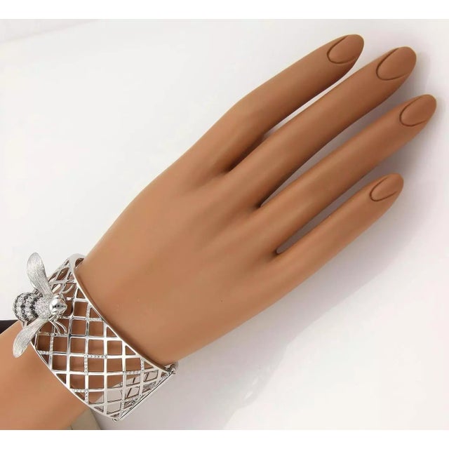 Large 2.20ct Black & White Diamonds 18k Gold 31mm Wide 3D Bee Bracelet For Sale - Image 4 of 4