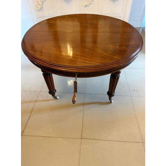 Antique Victorian Extendable Dining Table in Mahogany, 1860 For Sale - Image 4 of 12