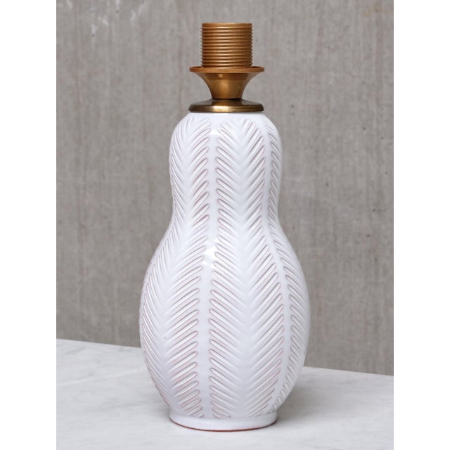 Feather Pattern Ceramic Table Lamp by Anna-Lisa Thomson for Upsala-Ekeby, Sweden, 1940s For Sale - Image 4 of 9
