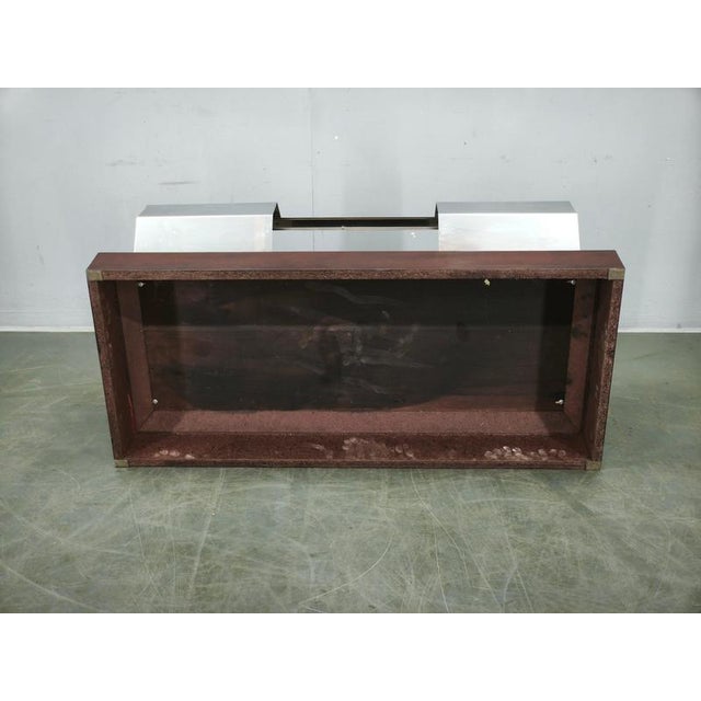 Sculptural Italian coffee table dating from the 1970s, designed in the glamorous modernist aesthetic. The composition...