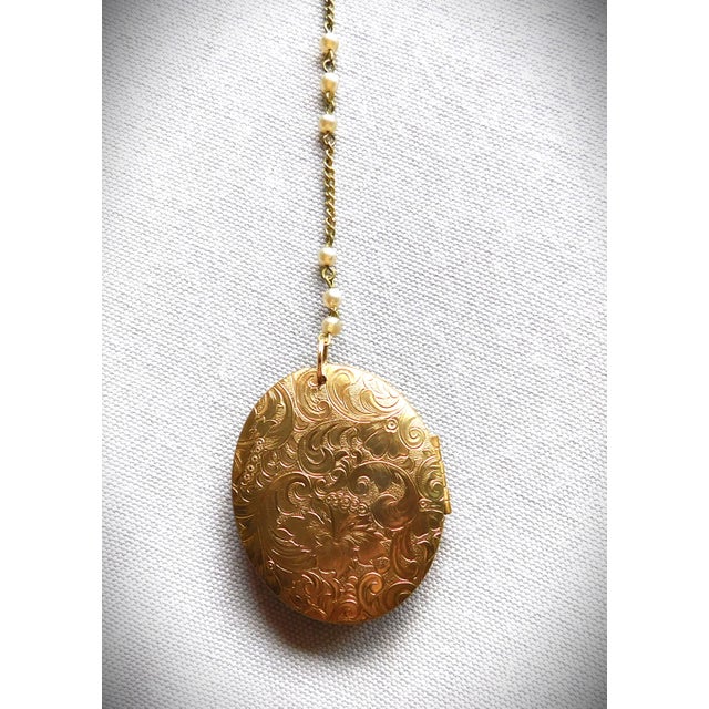 Vintage Large Etched Locket, Black Stone, Gold Leaf Fleur De Lis For Sale - Image 4 of 12