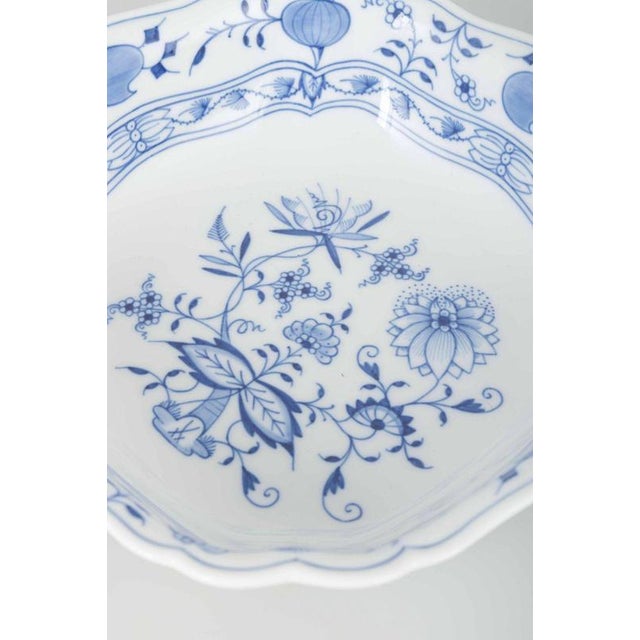 Square Porcelain Bowl with Zwiebelmuster Pattern from Meissen, Germany, Early 20th Century. For Sale - Image 3 of 5