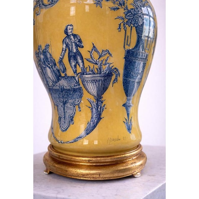 Italian Yellow Glazed Porcelain Table Lamp with Blue Rococo Motif, 1950s For Sale - Image 6 of 10