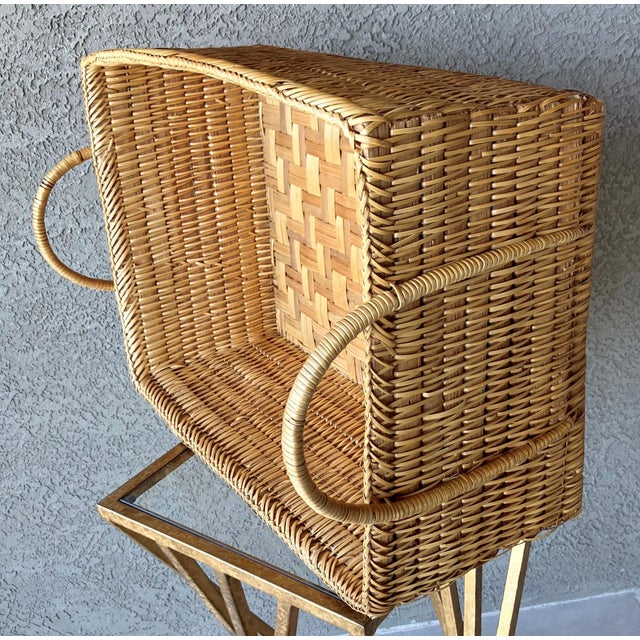 Rustic Stylish Late 20th-Century Nicely-Sized Rattan & Bamboo Laundry / Storage Catchall Basket For Sale - Image 3 of 12