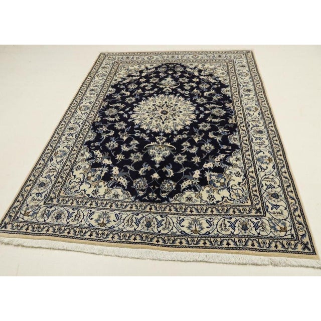 Middle Eastern Hand-Knotted Rug in Wool & Silk For Sale - Image 6 of 11