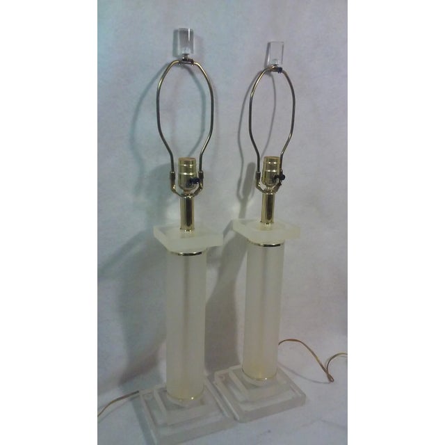 Transparent Karl Springer Attributed Lamps Lucite Column Table Lamps Hollywood Regency For Sale - Image 8 of 9