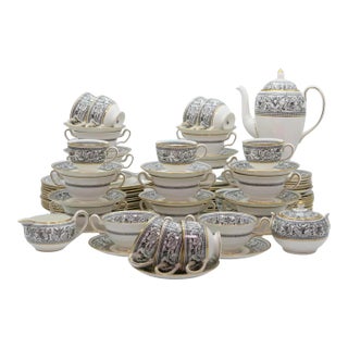 Wedgwood Porcelain Tableware Dinner Service for 12 People For Sale