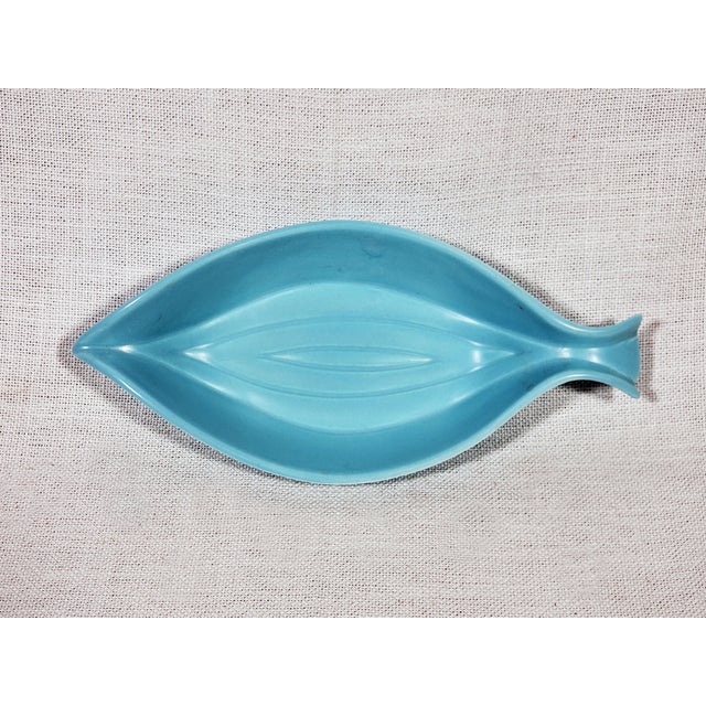 This item is a lovely classic Mid-Century design original in a beautiful turquoise color. Unique and playful conversation...