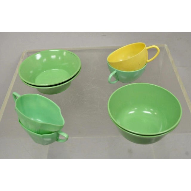 Vintage Art Deco Green & Yellow Bonny Ware Safetyware Bowl Set - 8 Pc Set. Listing includes (4) Green "Safetyware" bowls...