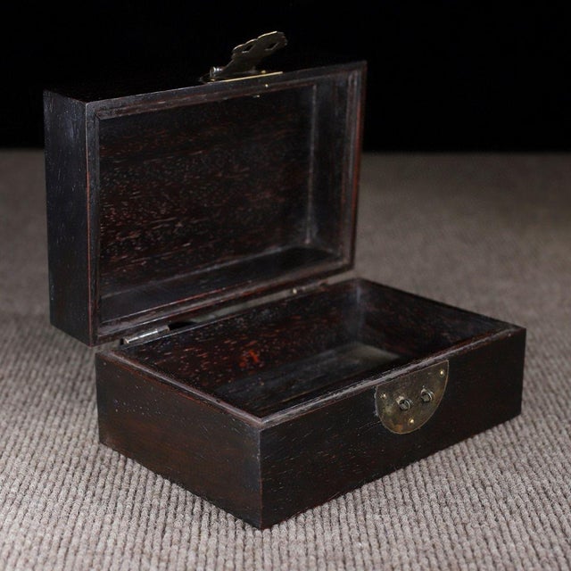 Vintage Sandalwood Jewelry Box With Mother-of-Pearl Elephant Inlay For Sale In Los Angeles - Image 6 of 9