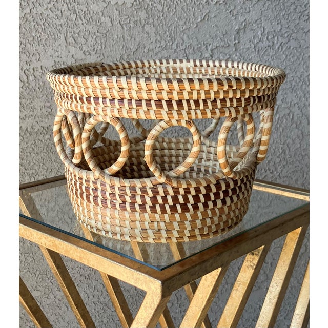 Late 20th-Century Sweetgrass Gullah-Style O-Looped Cachepot Basket For Sale - Image 18 of 18