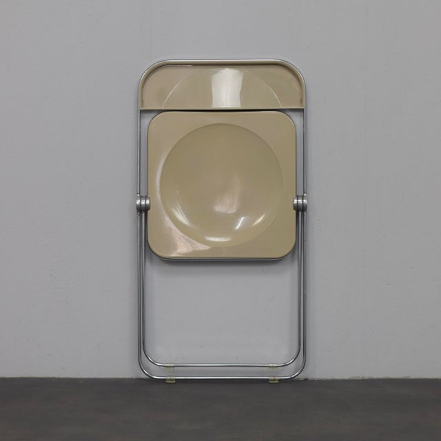 Beige Plia Folding Chairs by Giancarlo Piretti for Castelli, 1970s, Set of 2 For Sale - Image 8 of 12