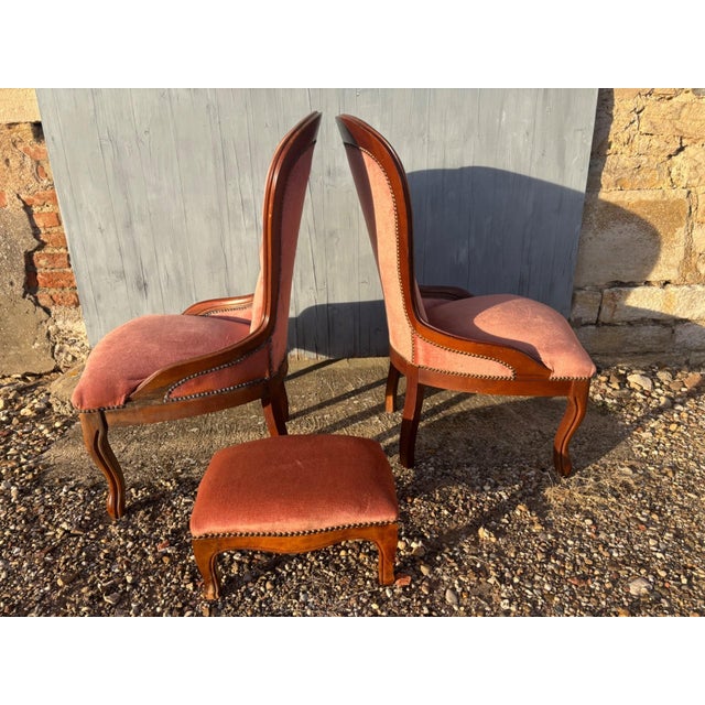 19th Century Louis-Philippe Style Armchairs and Pouf in Pink Velvet, Set of 3 For Sale - Image 3 of 12