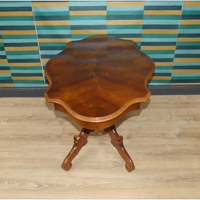 Wood Oval Coffee Table with Inlays in the style of Chippendale, 1960s For Sale - Image 7 of 13