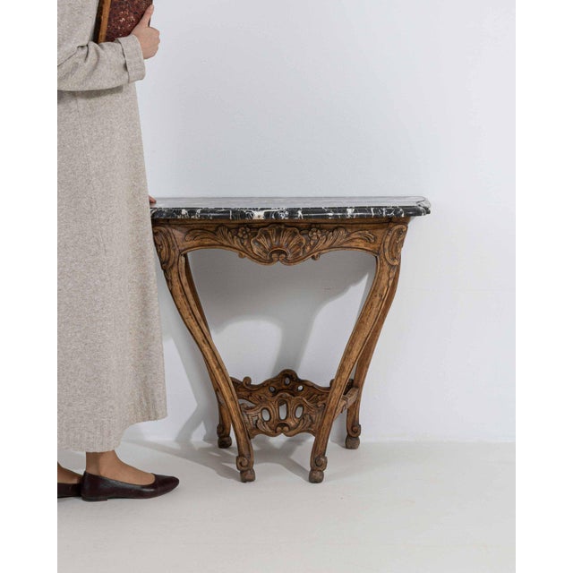 Early 19th Century Early 19th Century France Louis XV Amber Wood Console Table For Sale - Image 5 of 10