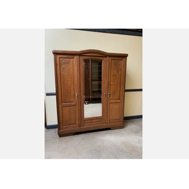 Wood Vintage Art Deco Wardrobe in Oak, 1930 For Sale - Image 7 of 12